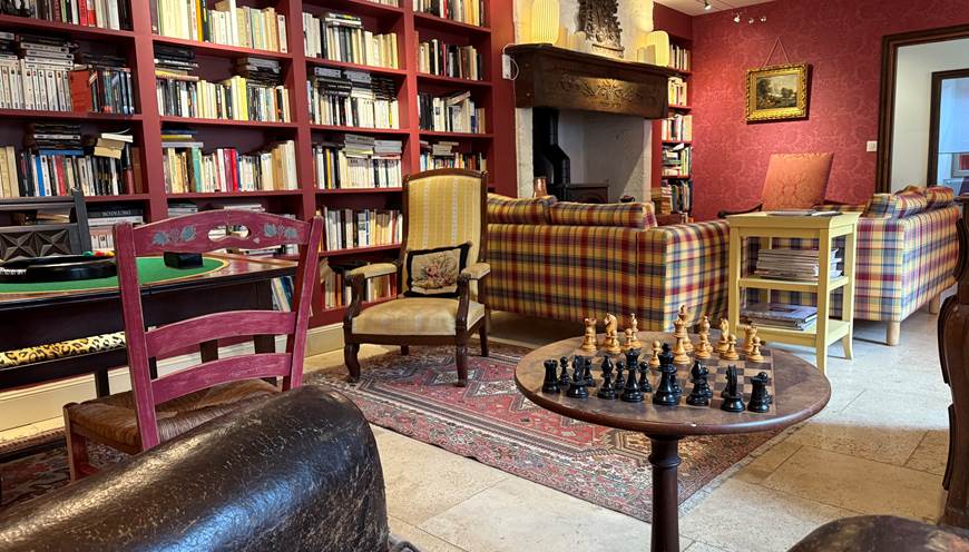 bibliotheque-salon-location-domme