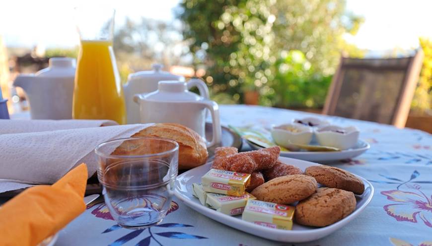 Déjeuner en paix sur votre terrasse