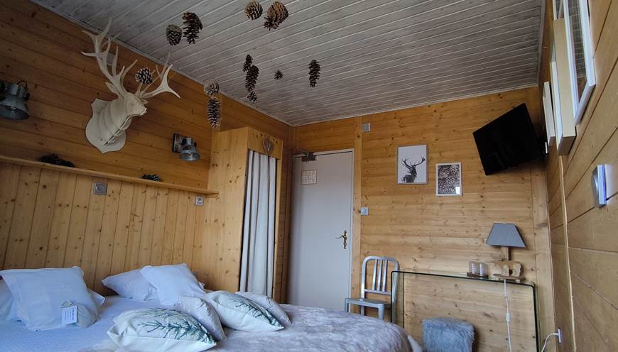 chambre forêt, lit queen size