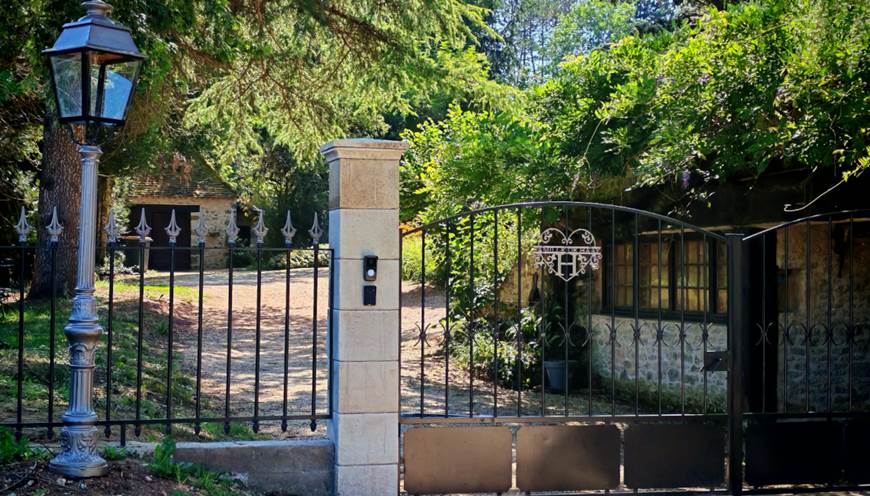 Bonfarto Locations main entrance