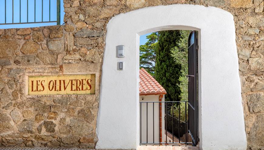 35 Oliveres Patio exterieur 3