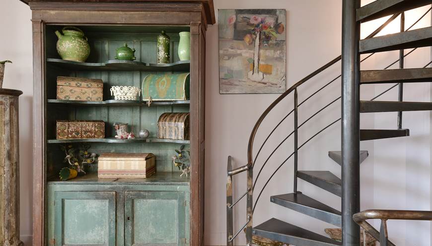 L'escalier qui vous mène à la chambre Mansarde