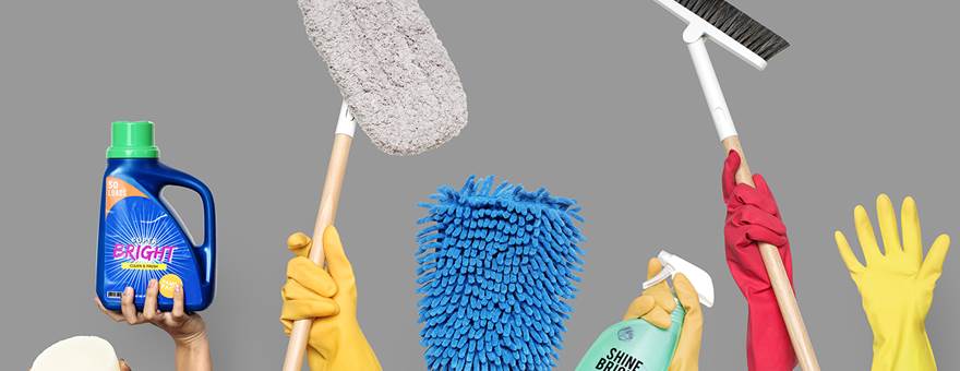 mains-tenant-outils-solutions-nettoyage copie