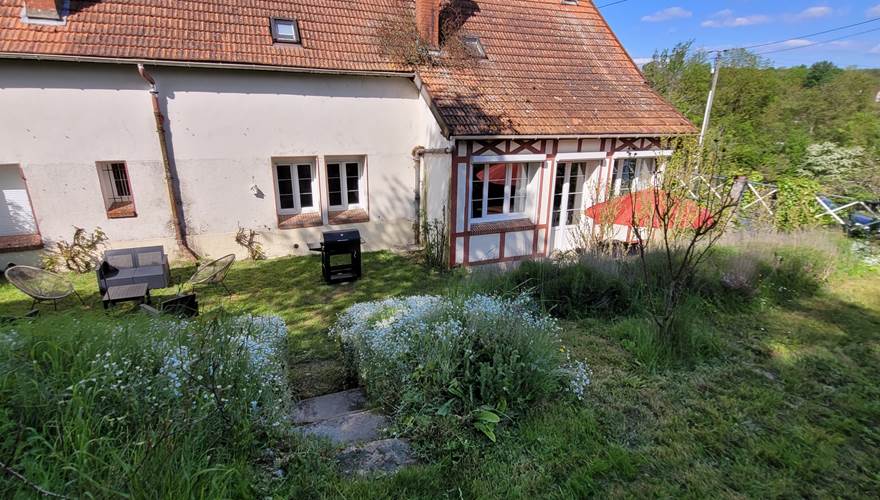 La Terrasse et salon de jardin du gîte La Caudalie