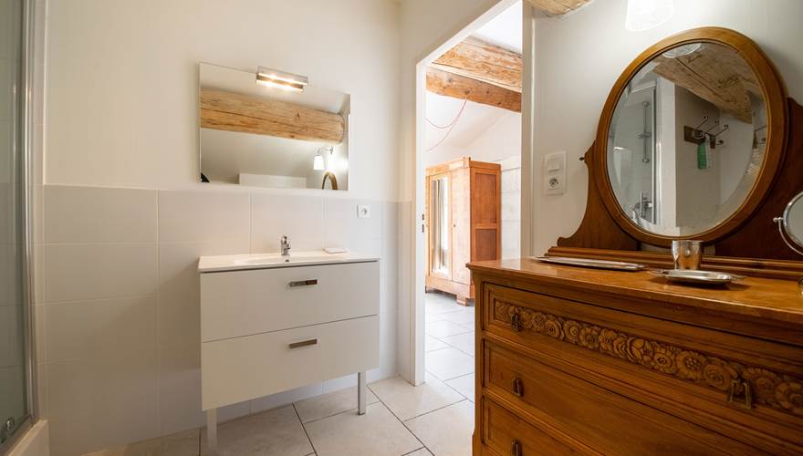 Mas-de-Martinet-chambre-Art-Deco-salle-de-bain