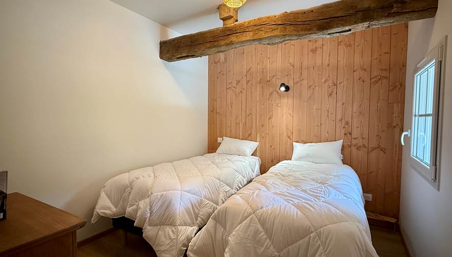 Chambre lit 1 place x 2 ou possibilité de les coller pour faire 1 lit en 160