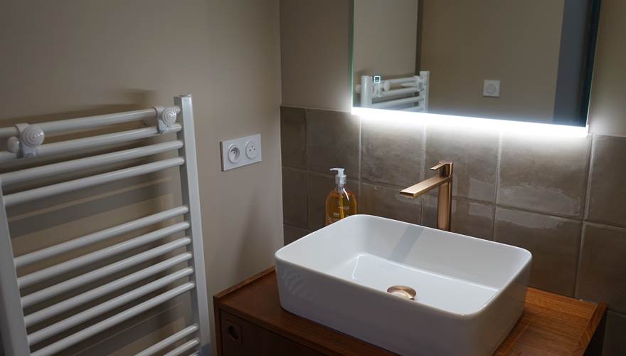salle de bain chambre familiale