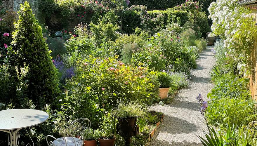 Jardin avec vue panoramique sur la vallée