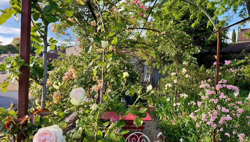 Jardin avec vue panoramique sur la vallée
