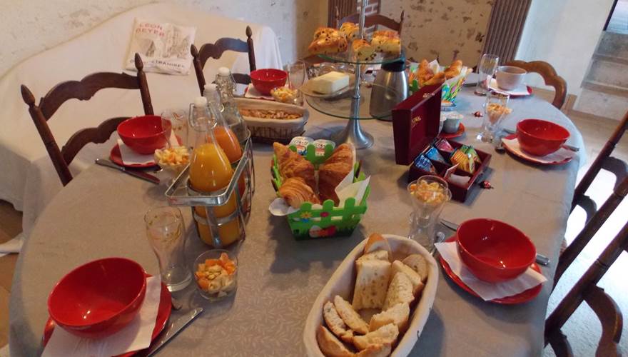 Domaine du Gué du Roi Chambre d'Hôtes Petit Déjeuner