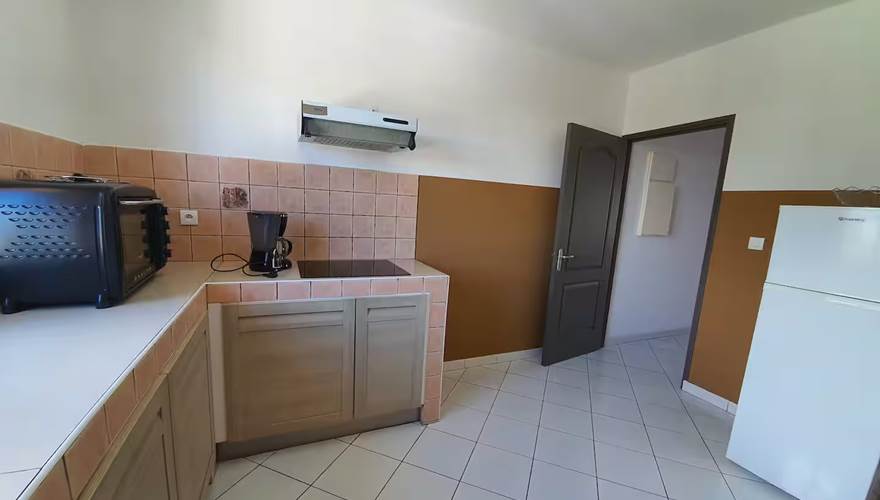 cuisine, plaque de cuisson, four, cafetière, four micro ondes