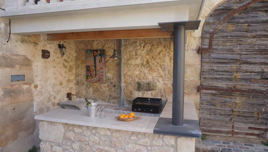 Matériaux nobles et éléments décoratifs authentiques dans une ambiance sobre et raffinée