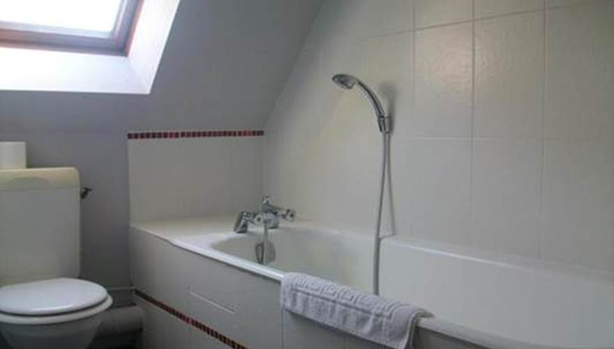 salle-de-bain-avec-baignoire
