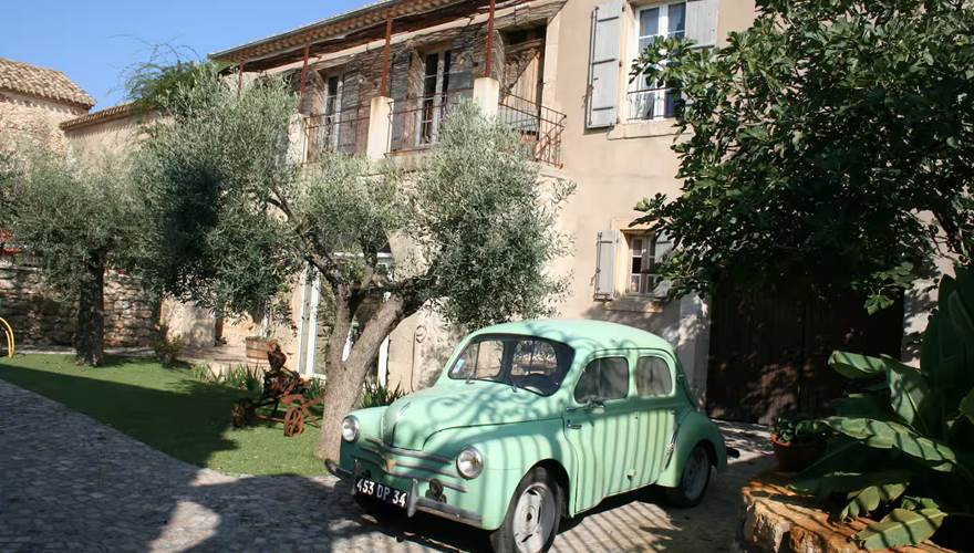 Façade du gîte La Demeure