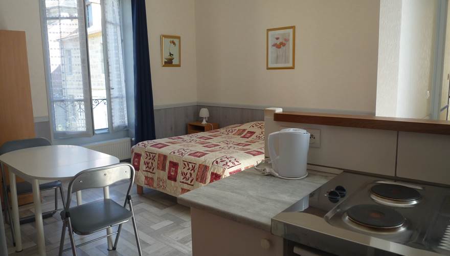 Chambre meublée N° 8