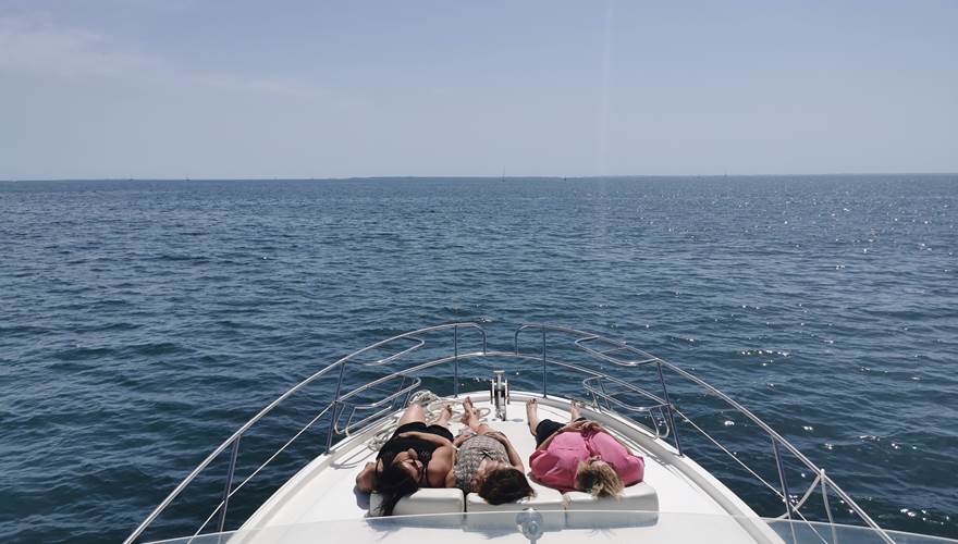 Bains de soleil du yacht