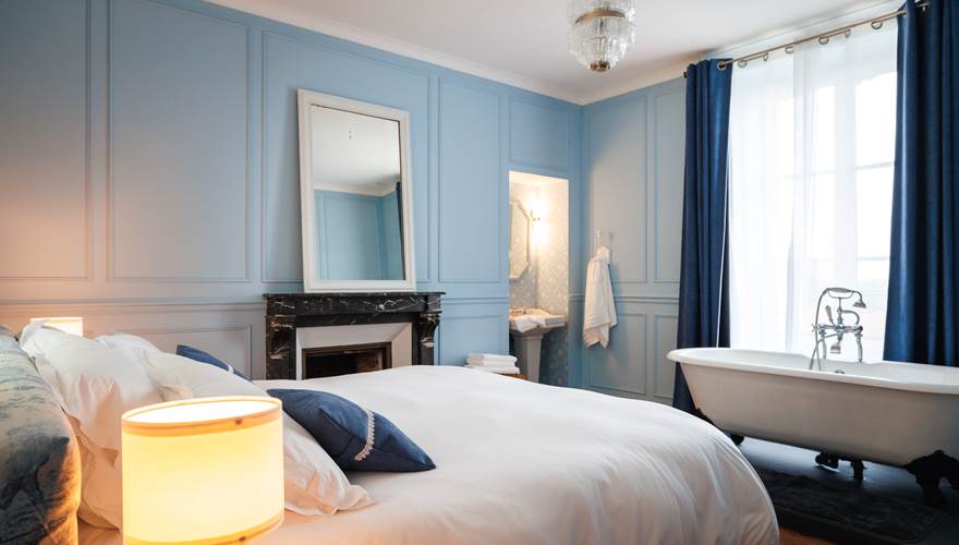 Chambre bleue gite de charme Le Quatre feuilles proche Puy du Fou
