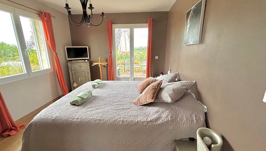 grand lit Queen size grand confort