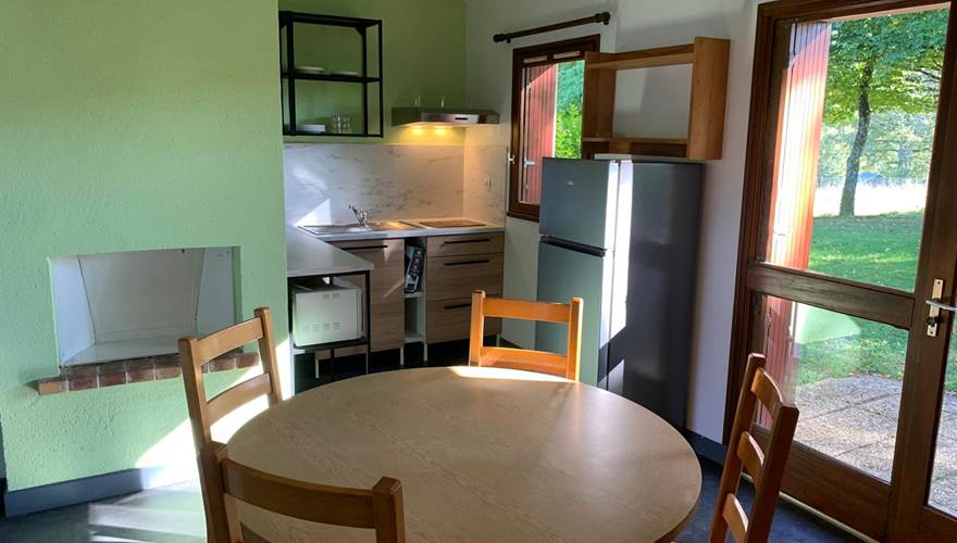 lepetitbois46_Leyme_ModernP_séjour terrasse_Gîte 9