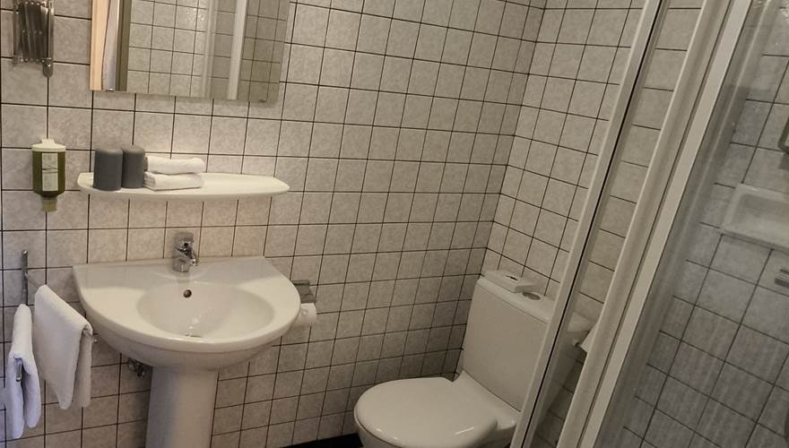 salle de bain "vintage" chambre rayure
