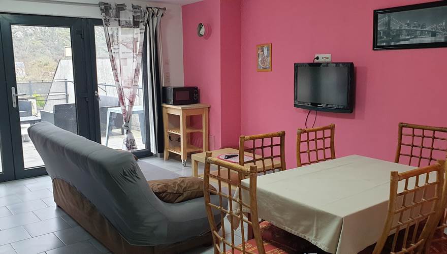 APPARTEMENT 1ER ÉTAGE AVEC TERRASSE 4+2 PERS