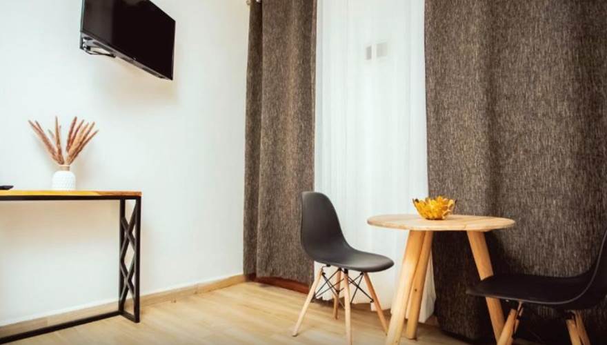 Table à manger, TV