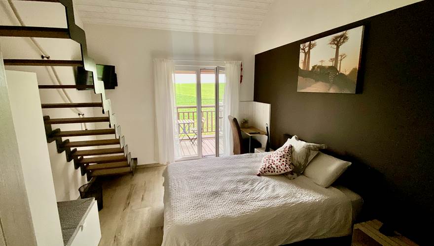 Chambre avec lit double