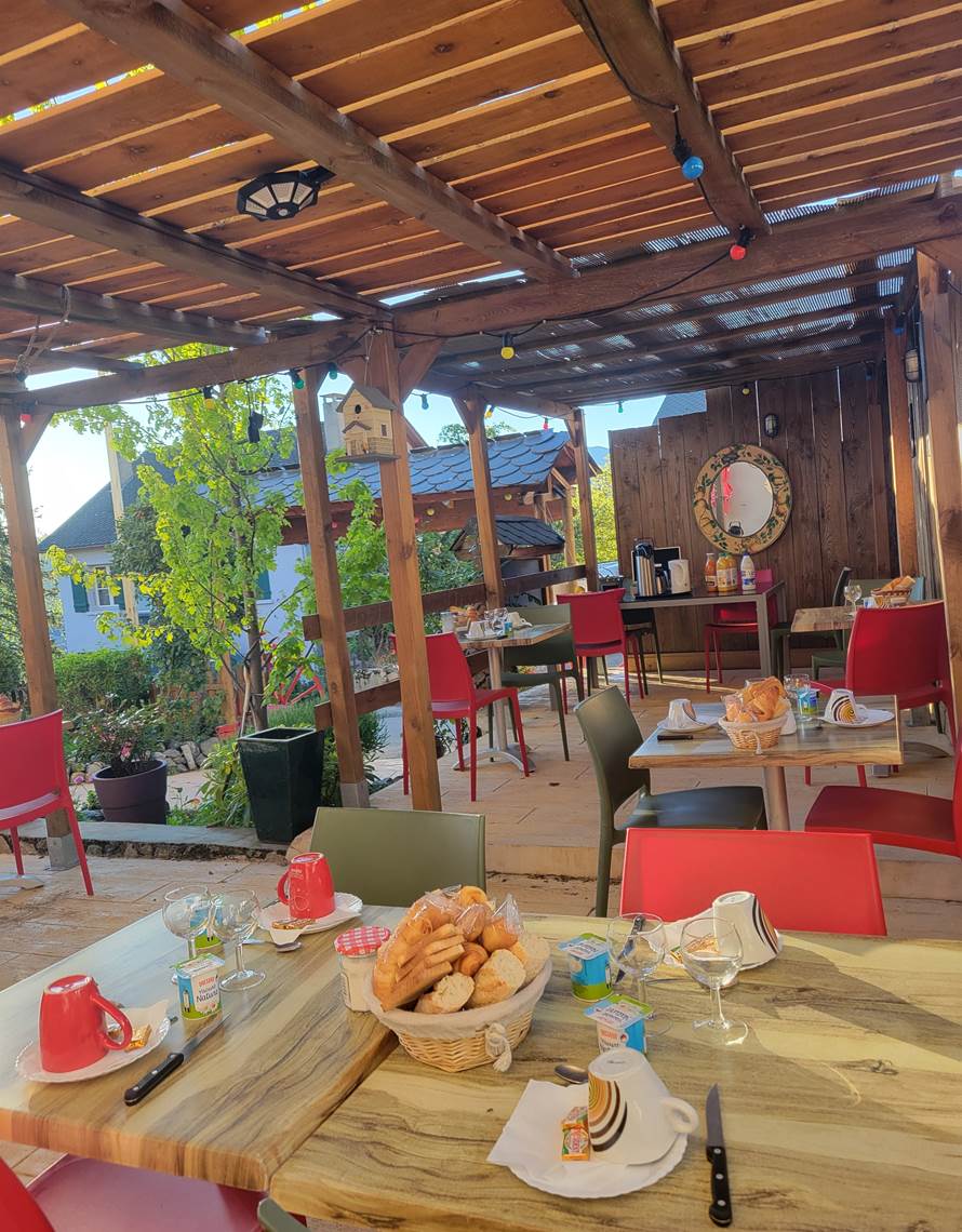 petit déjeuner en terrasse-photo-contact