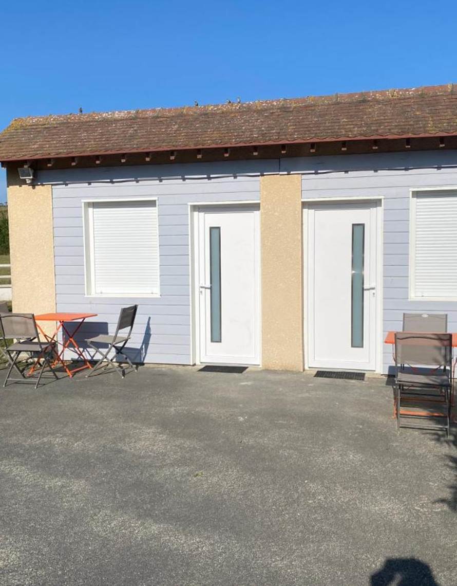 600325687-photo-contact