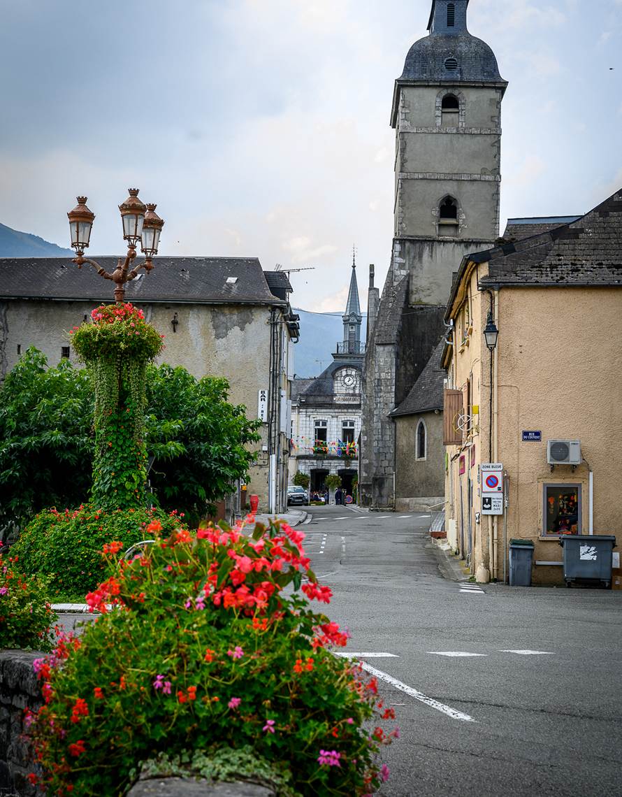 Vue sur le centre du village depuis la rue du moulin.-photo-contact