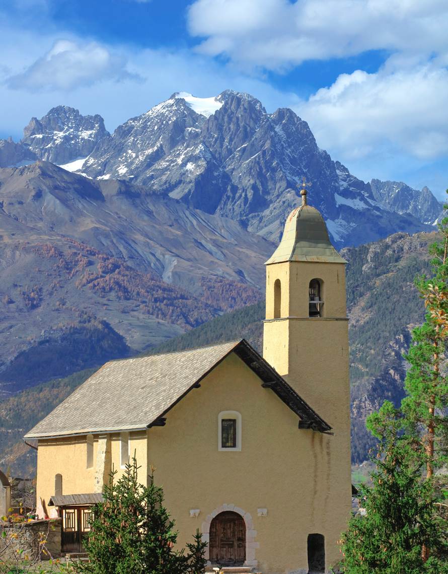 vue-eglise-orcieres-montagne-gite-rif-d-oriol-hautes-alpes.jpg-photo-contact