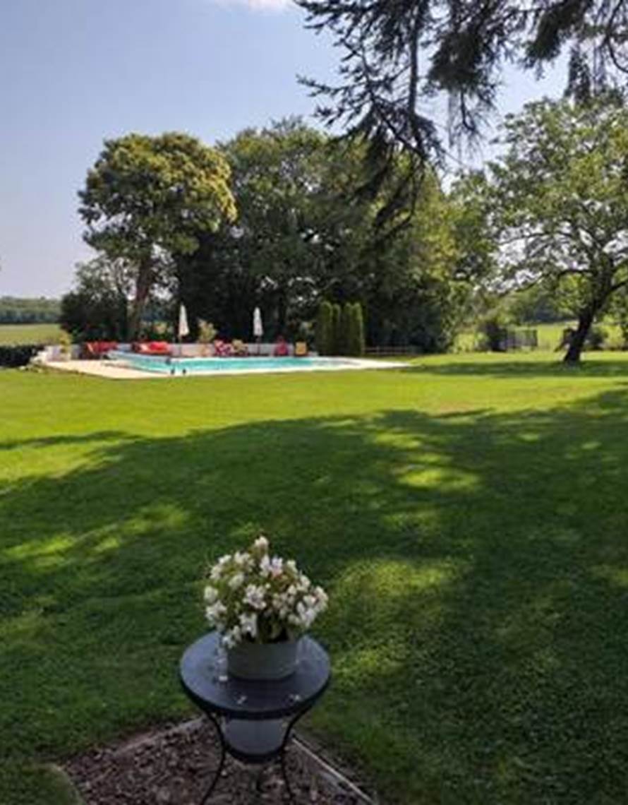 207560070-photo-contact