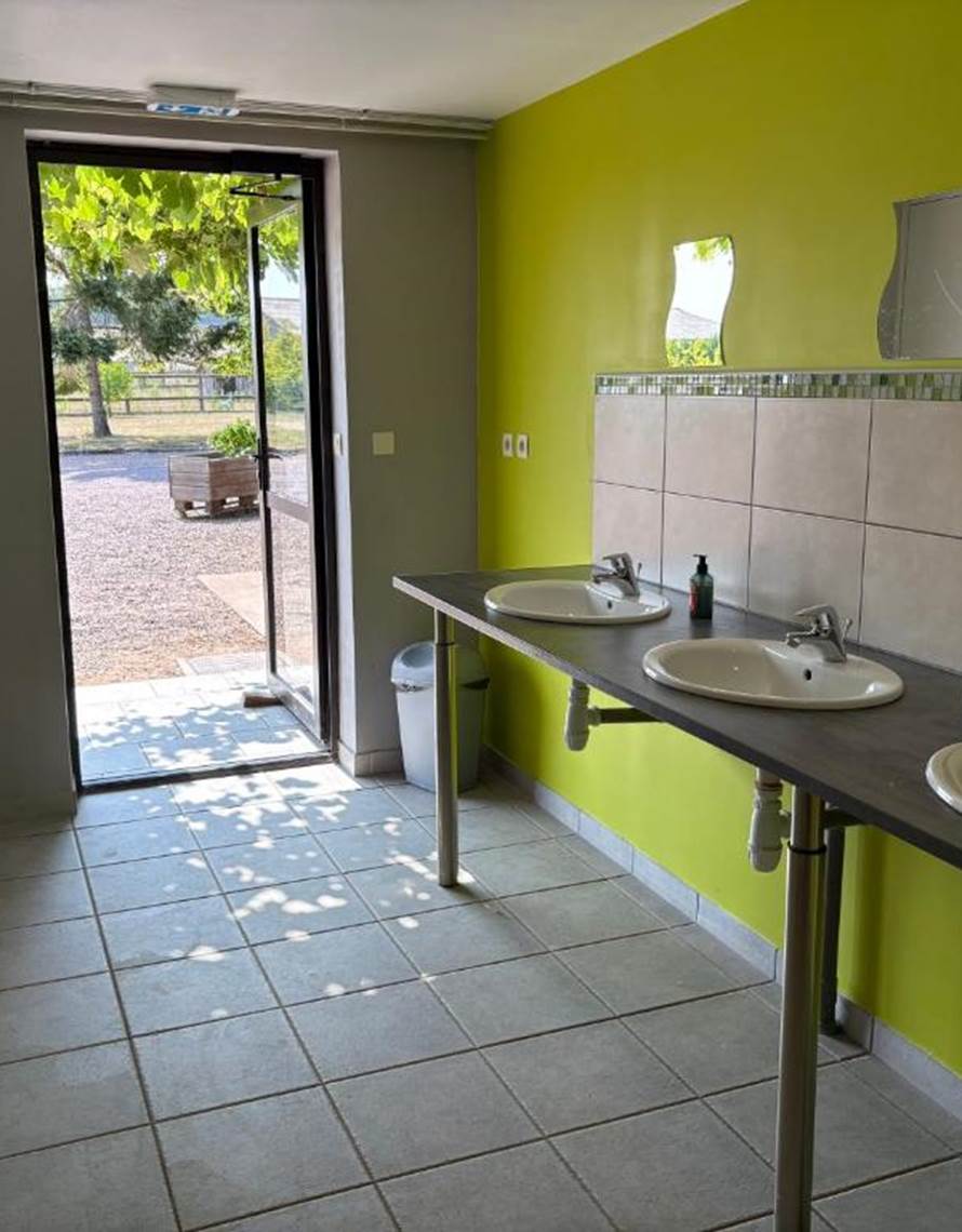 Sanitaires-photo-contact