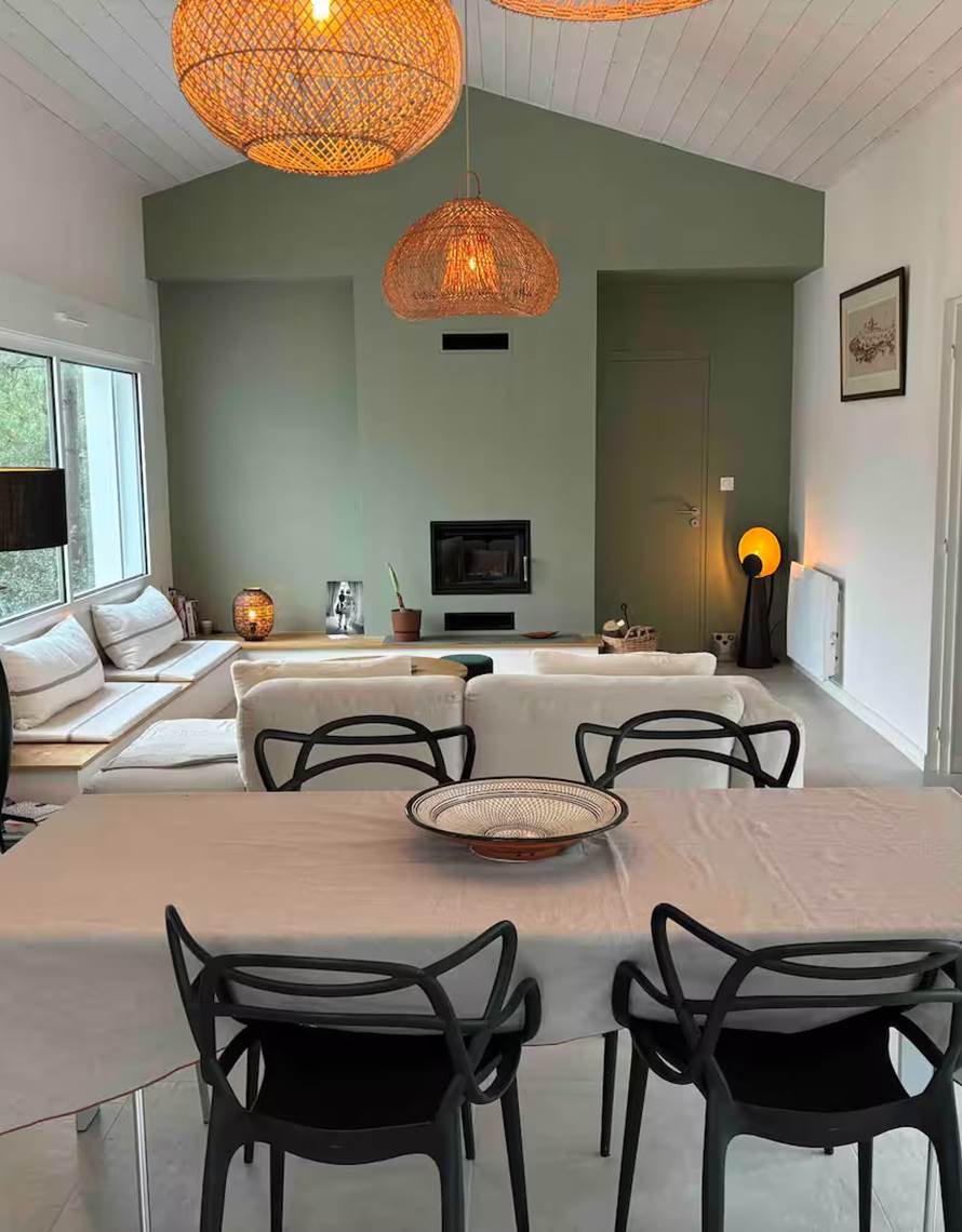 Villa La Canopée - Ile d'Oléron - salle à manger, salon, cheminée-photo-contact
