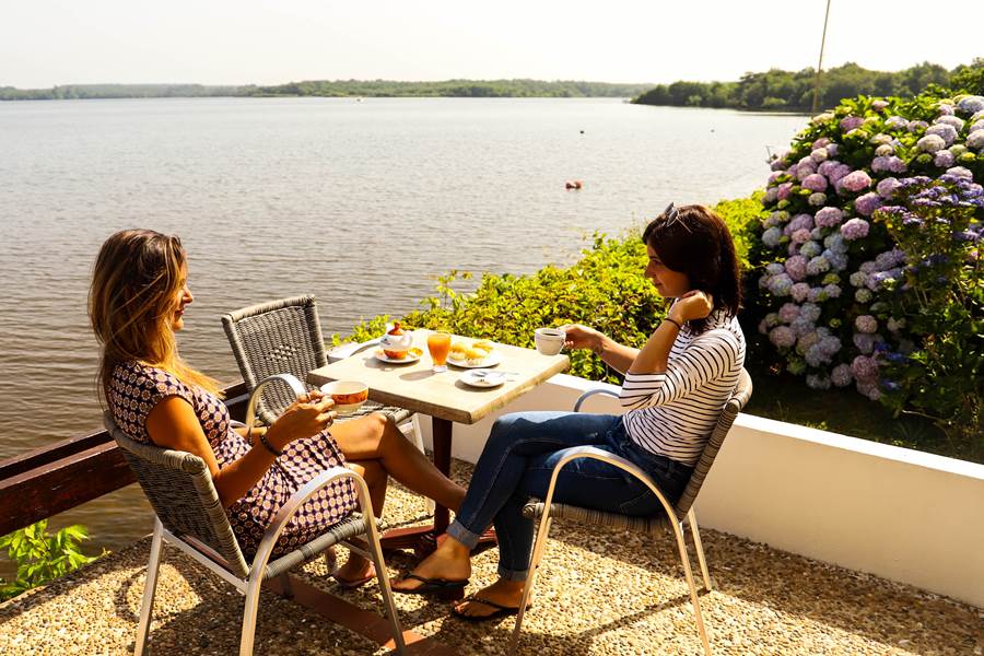 Petit déjeuner sur la terrasse