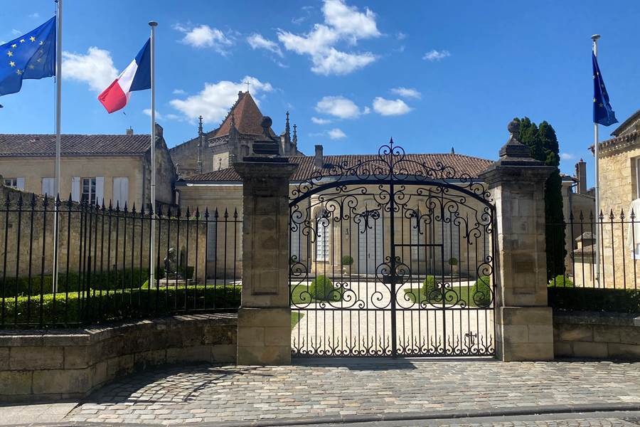 Mairie-commune-Saint-Emilion-architecture-Bordelais-photo-page