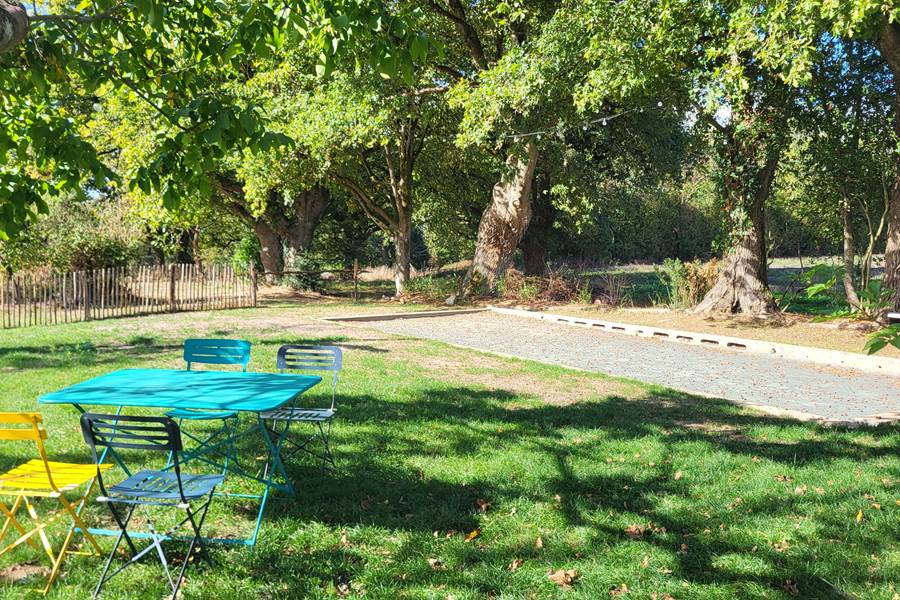 Un grand jardin au calme pour une pause bien etre