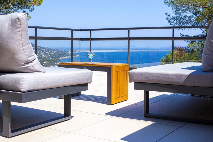 Terrasse privative 48 m2 vue mer et collines-photo-page