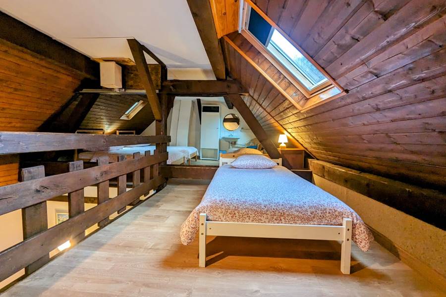 Gite-de-groupe-alsace-vosges-chalet-chambre-six-un-lit