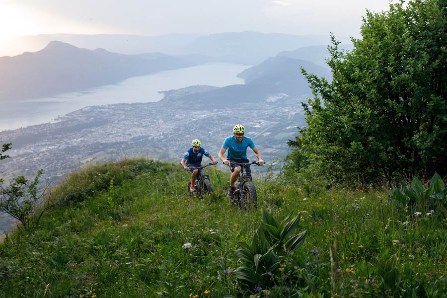 Location et encadrement à VTT électrique à la feclaz