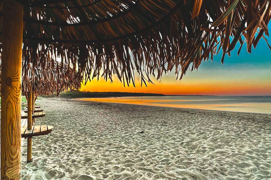 Lever de soleil sur la plage de Kerleven depuis le restaurant Le Copa La Forêt-Fouesnant