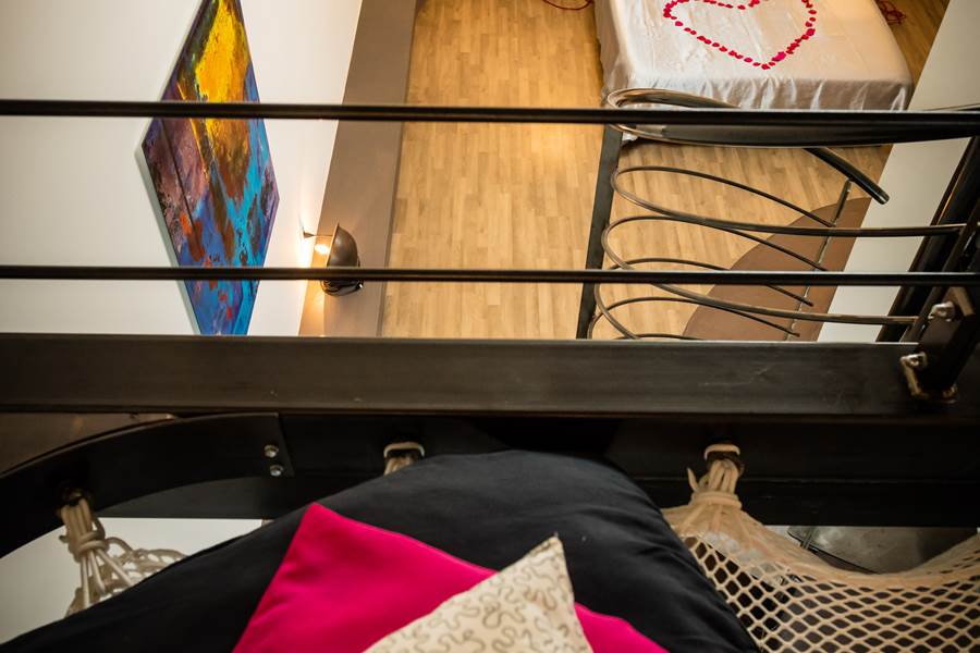 filet pour se reposer sous le ciel bleu vue sur lit Saintes  maries de la mer