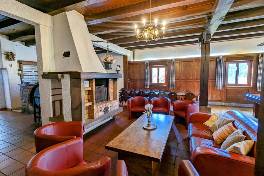 Gite-de-groupe-alsace-vosges-chalet-salon-salle-a-manger