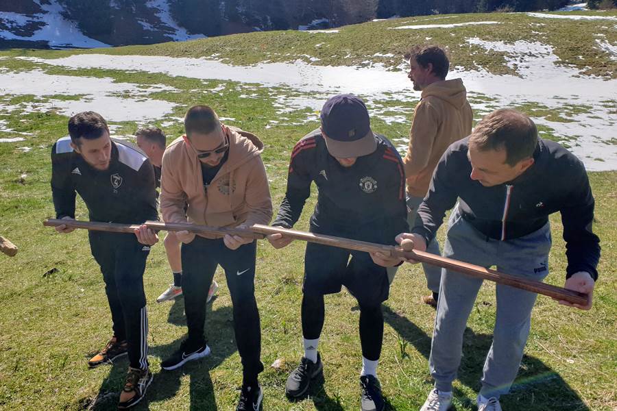 Activités coopératives et originales lors d'un EVG vers Annecy