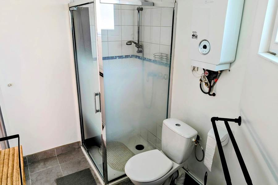 Gite-de-groupe-alsace-vosges-chalet-salle-de-bain-rdj-2