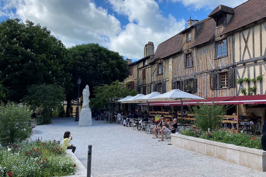 Place-Cyrano-Bergerac-visite-photo-page