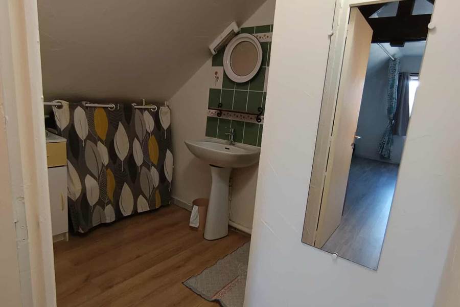 salle-de-douche-chaumiere-gite-sarthe-6-personnes