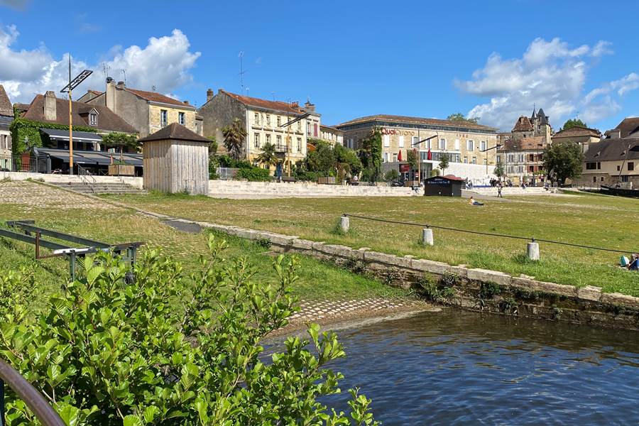 vue-quai-cyrano-bergerac-dordogne-riviere-photo-page