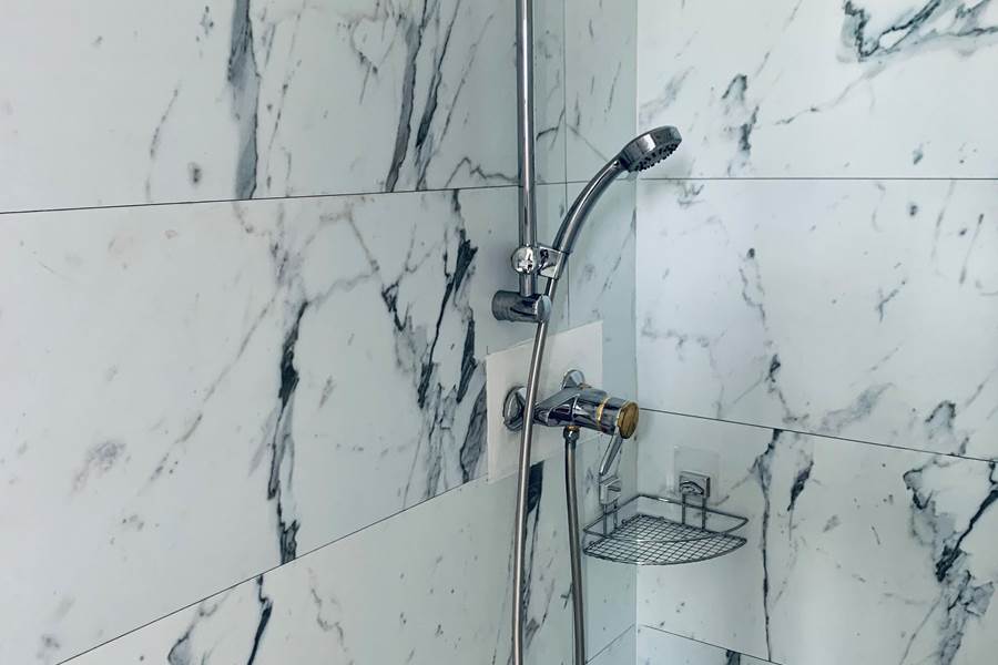 Chambre 9 douche.