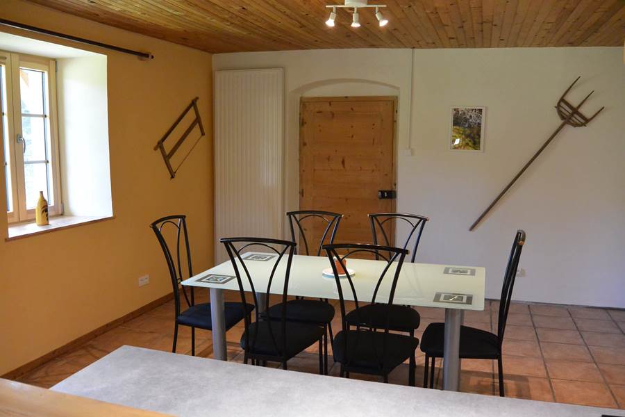 Gîte Tré le grenier - charmant gîte - Gîte le Grand - pour 6 personnes - coin repas